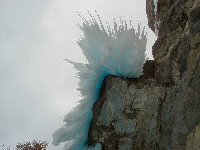 Rebruyant 020.jpg - Stalactites suspendues au-dessus de nous